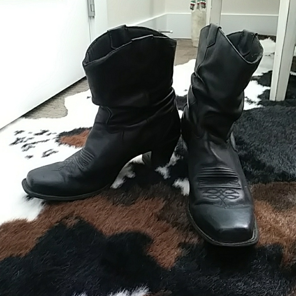 Black durango cowboy boots